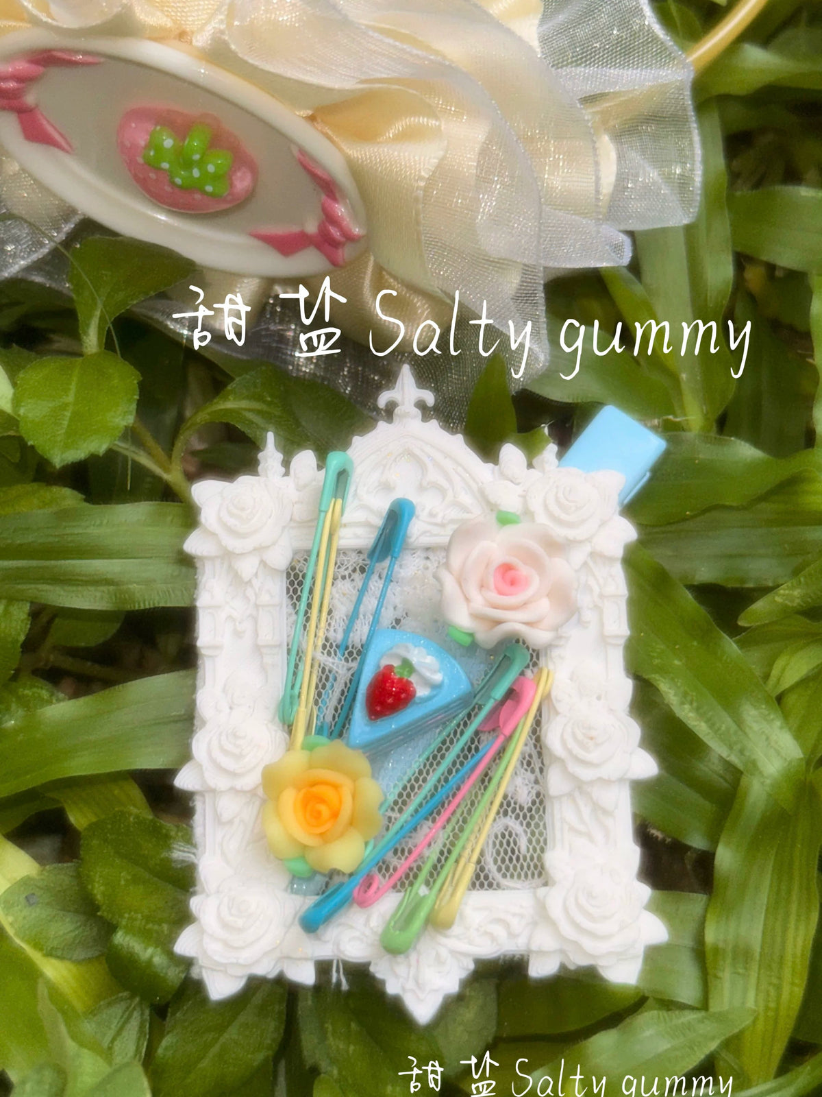 Salty Gummy - Y2K Vintage Ornate Photo Album Hair Clip hair clip Salty Gummy