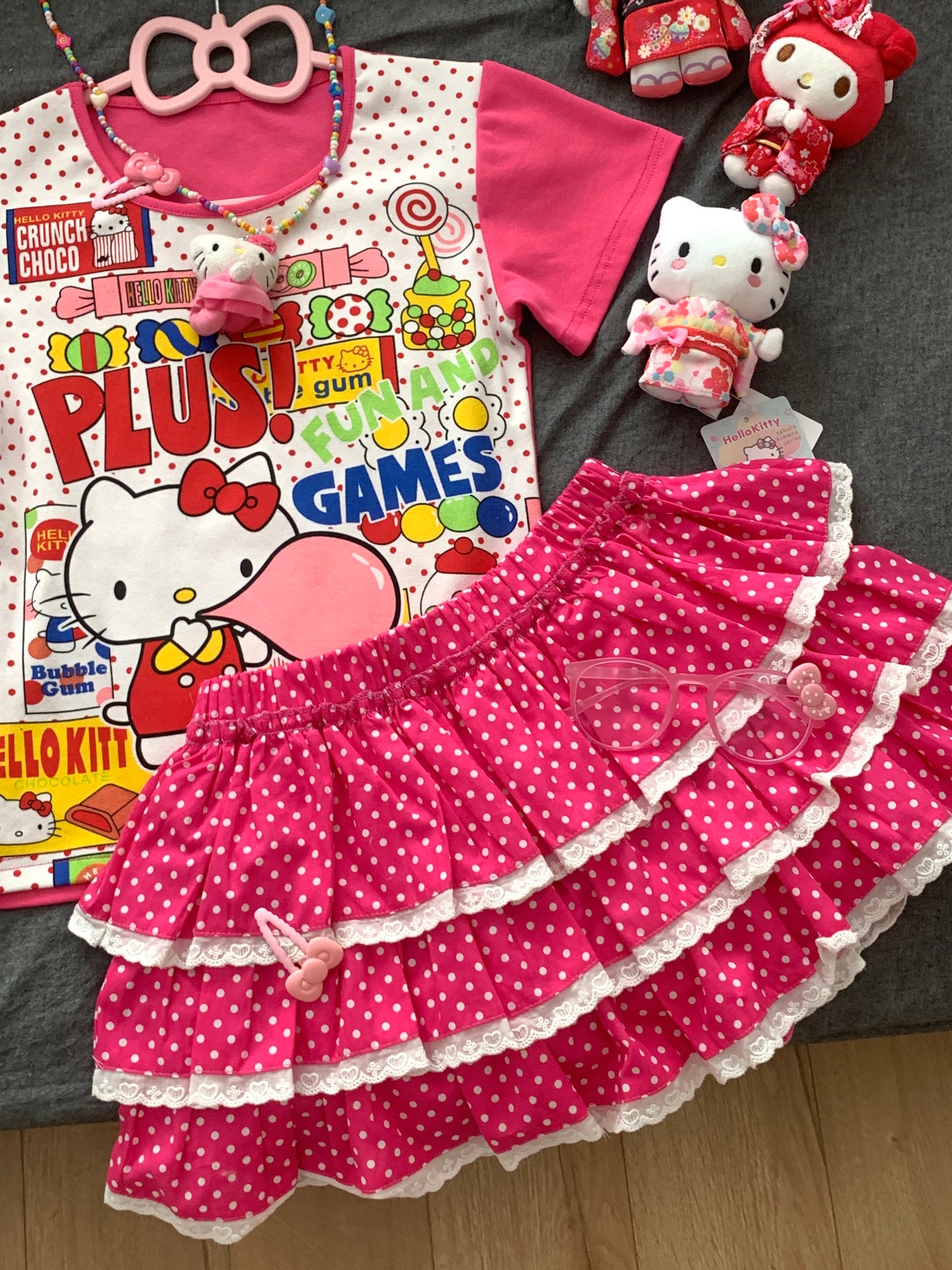 Decora Kei Set – Kitty Tee & Polka Dot Skirt set Blurred Bear Rose Red Polka Dot Tiered Skirt S