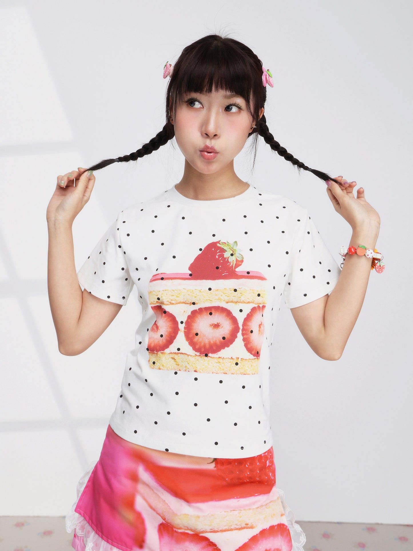 FRUITS - White Strawberry Print Tee tshirt Fruits
