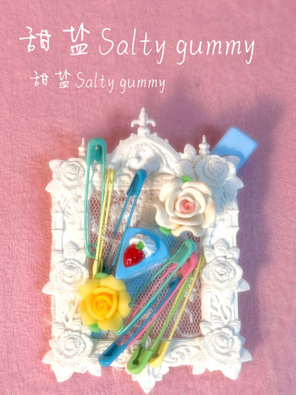 Salty Gummy - Y2K Vintage Ornate Photo Album Hair Clip hair clip Salty Gummy