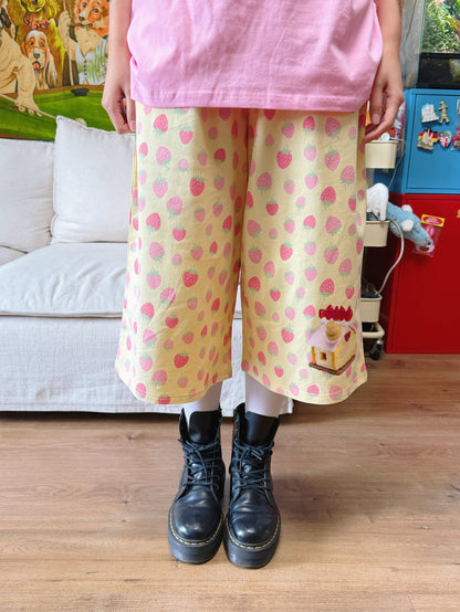 bunnybunnygun - Cream Strawberry Wide Cropped Pants pants bunnybunnygun