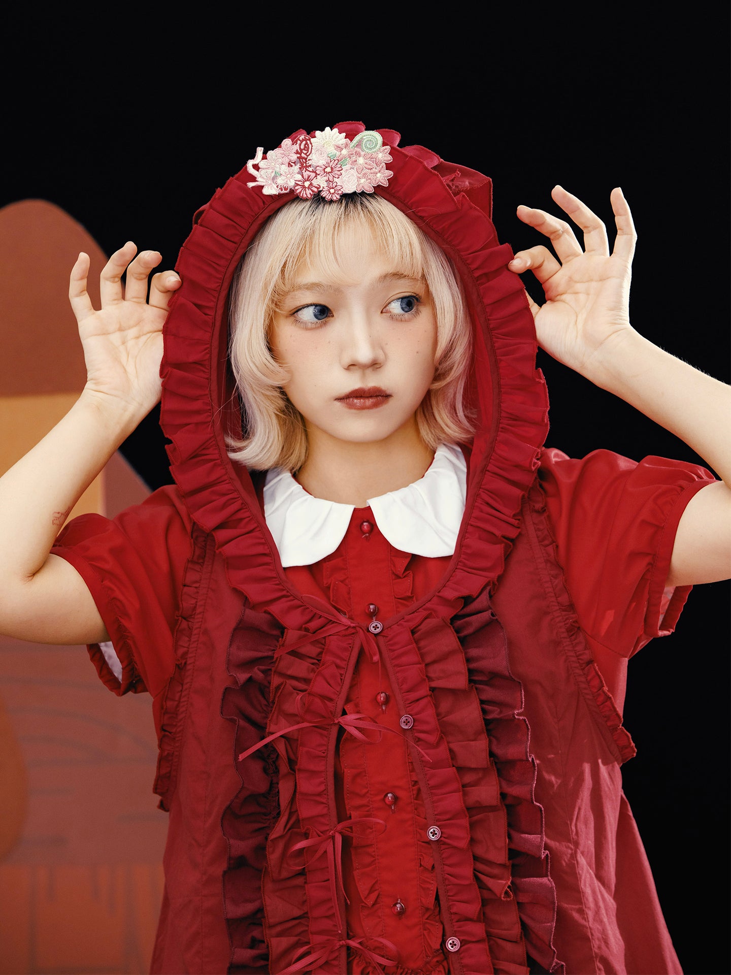 Meugler – Kawaii Ruffled Embroidered Floral Hooded Vest