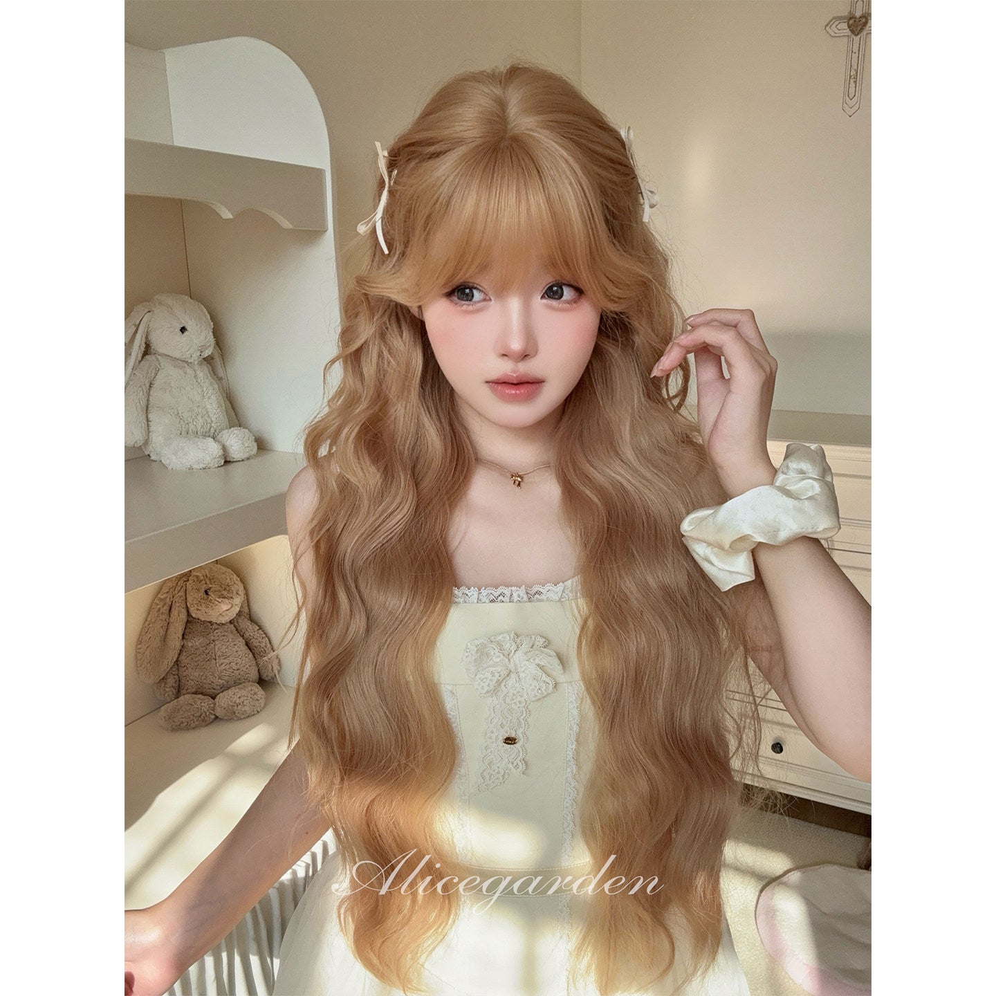 Alice Garden – Tea Blonde Curly Wig wig Alice Garden