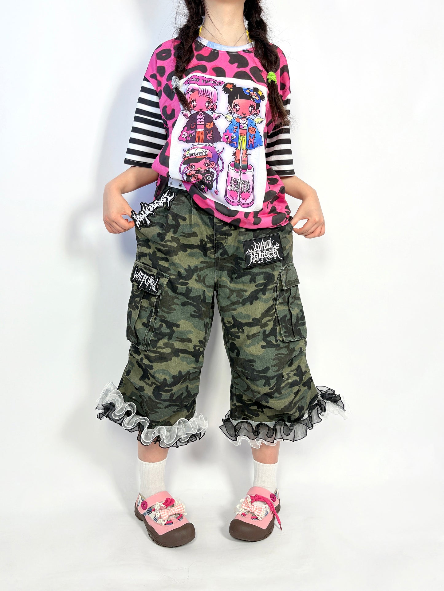 LEERROO - Y2K Camo Lace Trim Capri Pants pants Leerroo