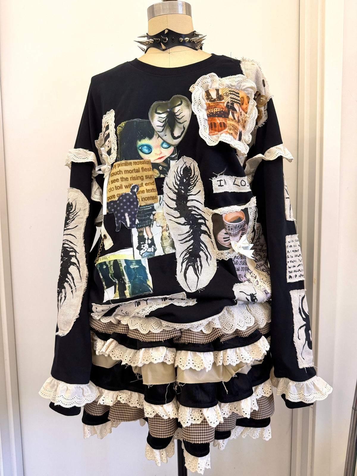 Red Devil - Insect Print Lace Patchwork Sweatshirt sweatshirt Red Devil