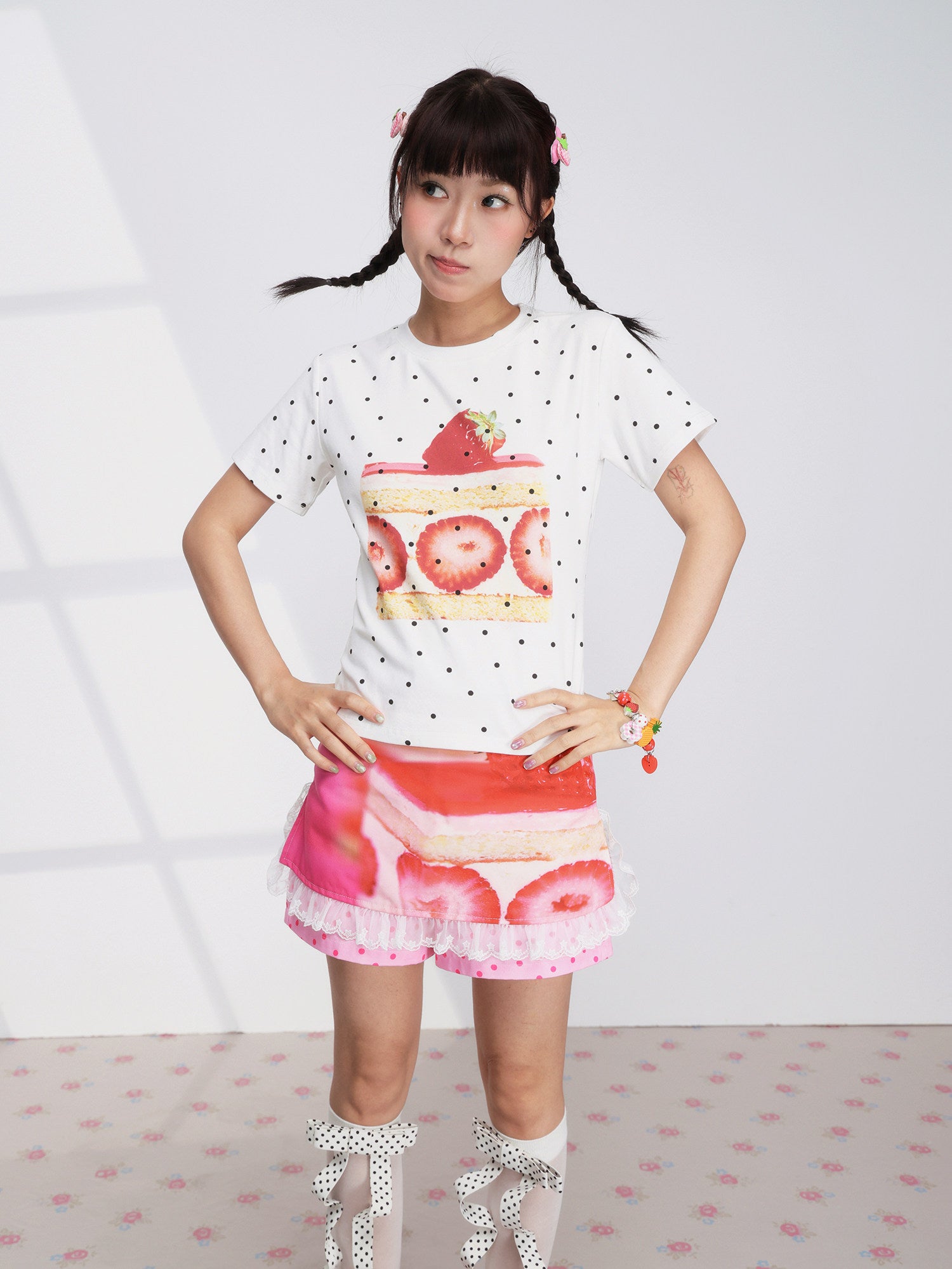 FRUITS - White Strawberry Print Tee tshirt Fruits