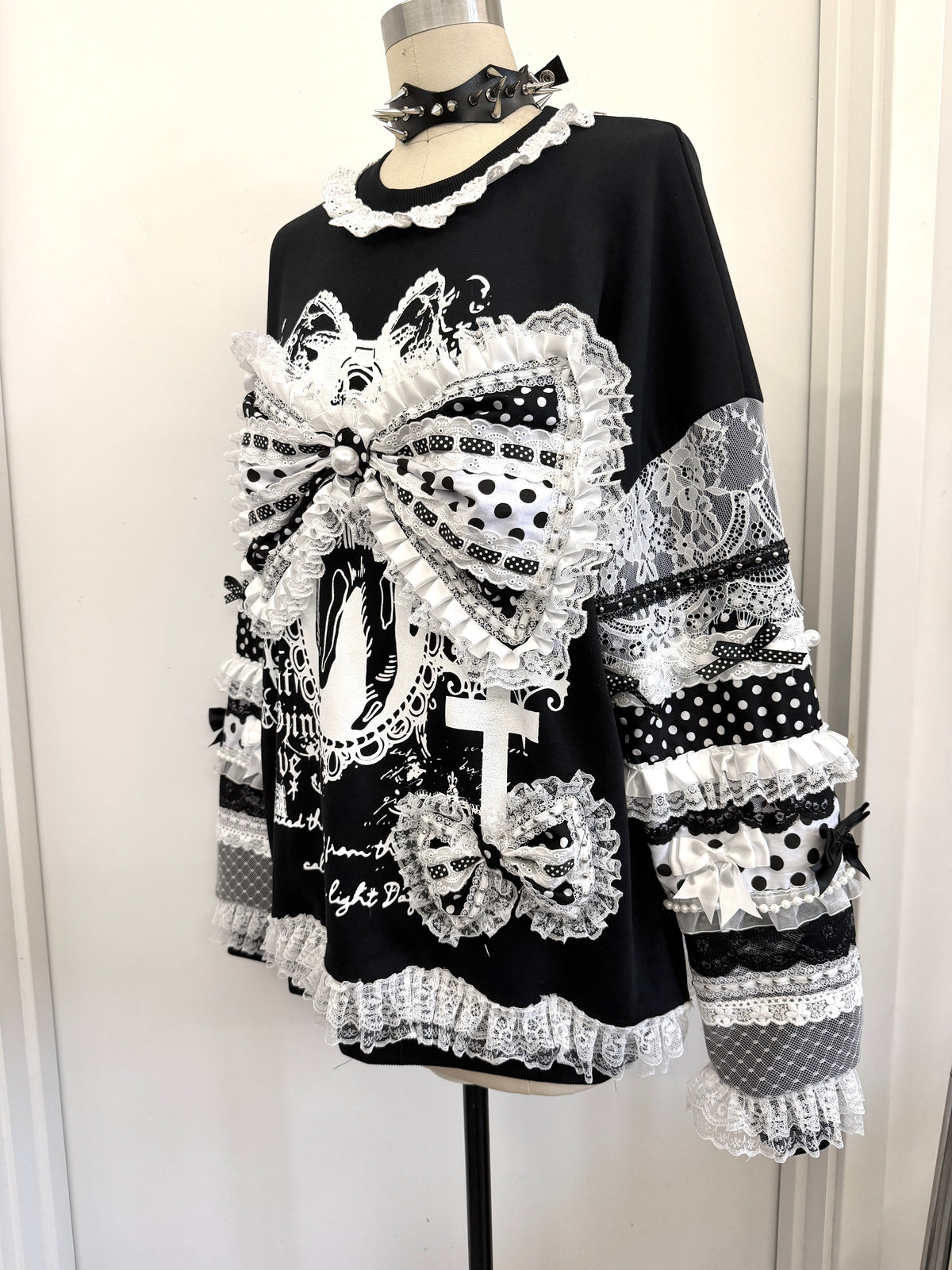 Red Devil - Lace Patchwork Bow Black Sweatshirt sweatshirt Red Devil