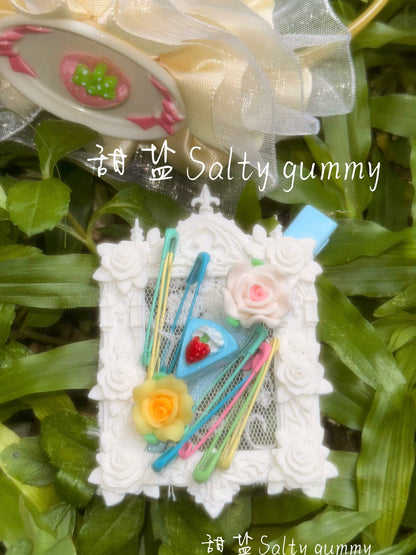 Salty Gummy - Y2K Vintage Ornate Photo Album Hair Clip hair clip Salty Gummy