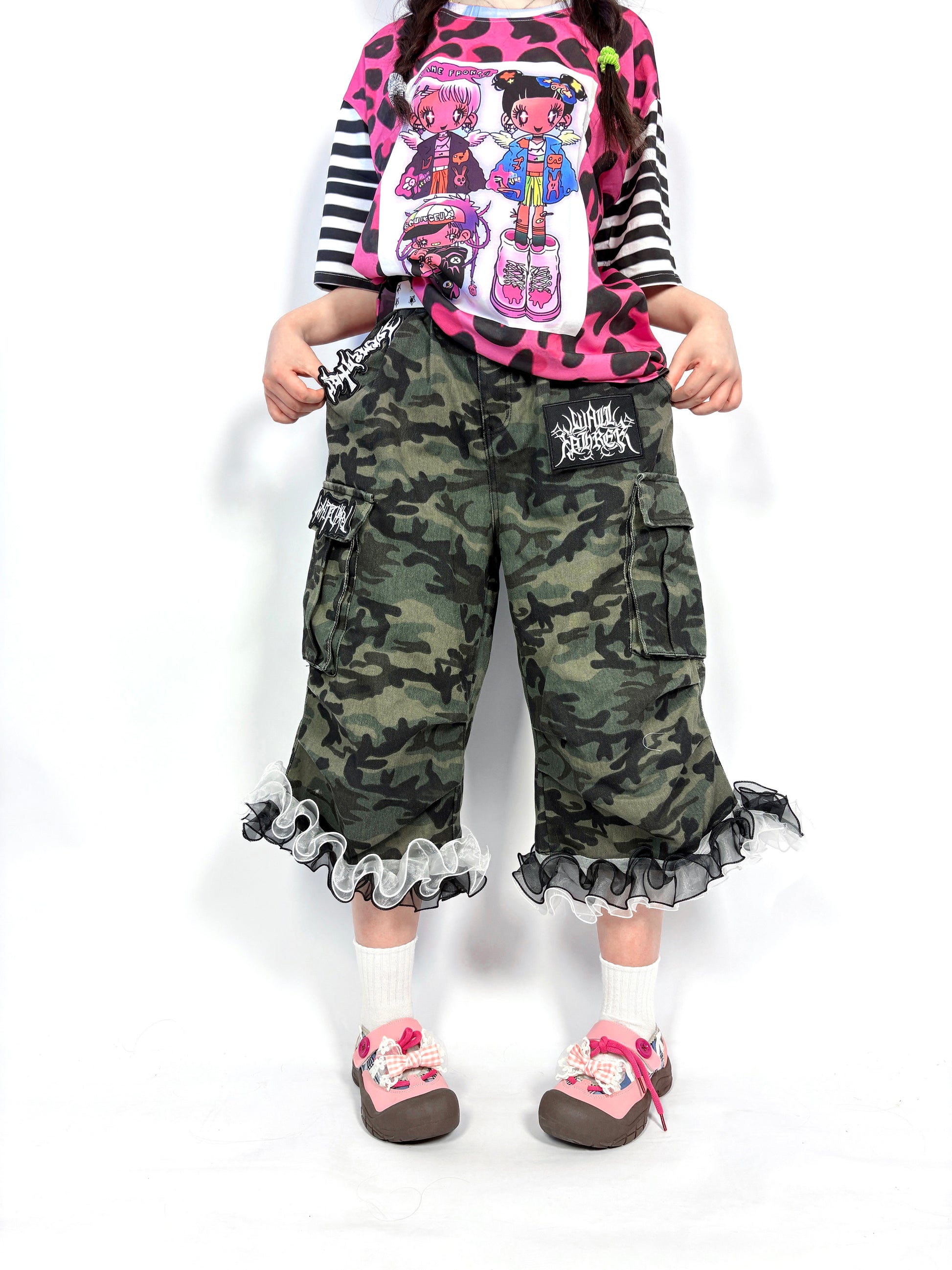 LEERROO - Y2K Camo Lace Trim Capri Pants pants Leerroo