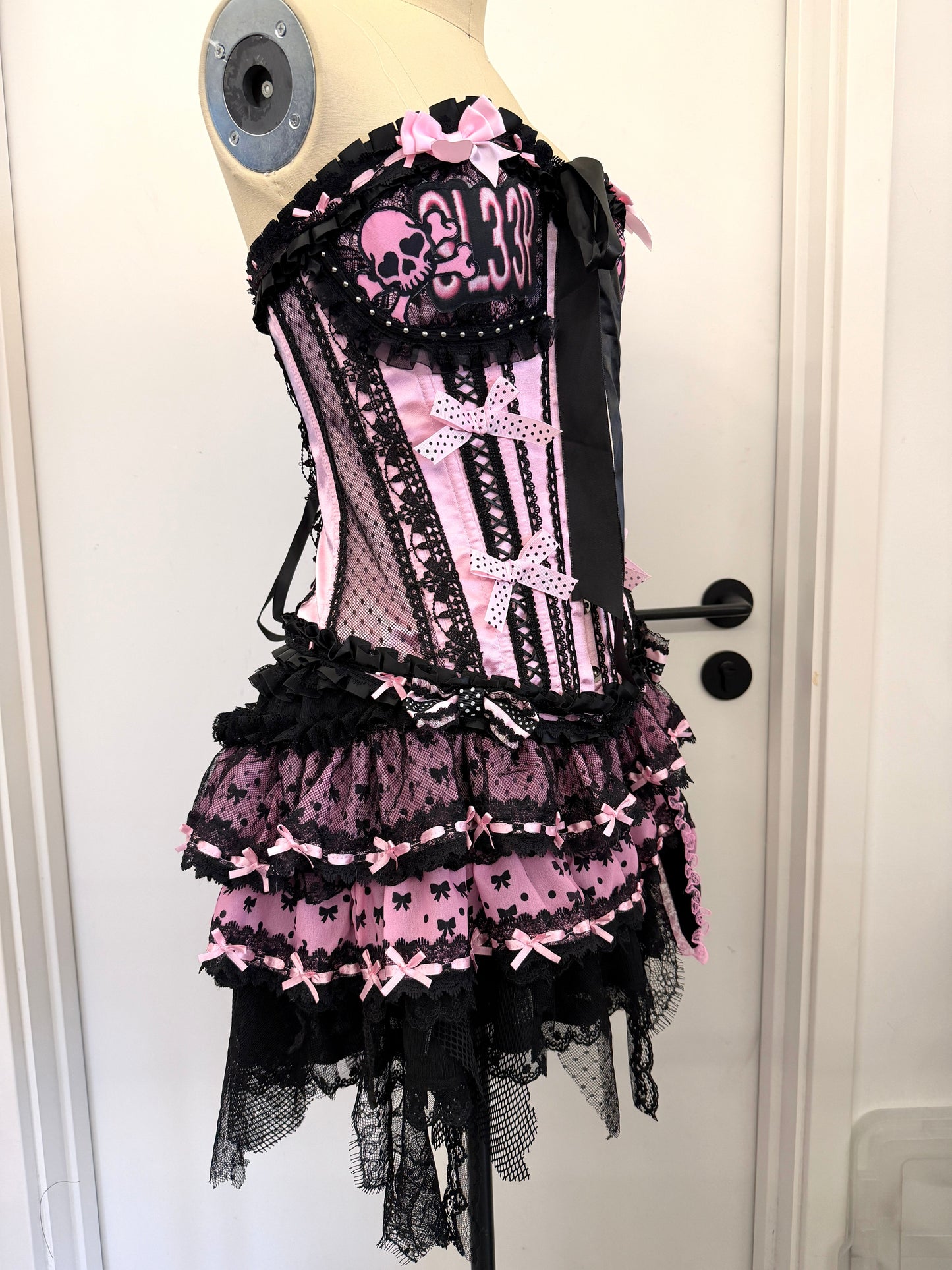 Red Devil - Black Pink Bow Lace Mini Skirt | Jirai Kei Dark Kawaii Fashion skirt Red Devil