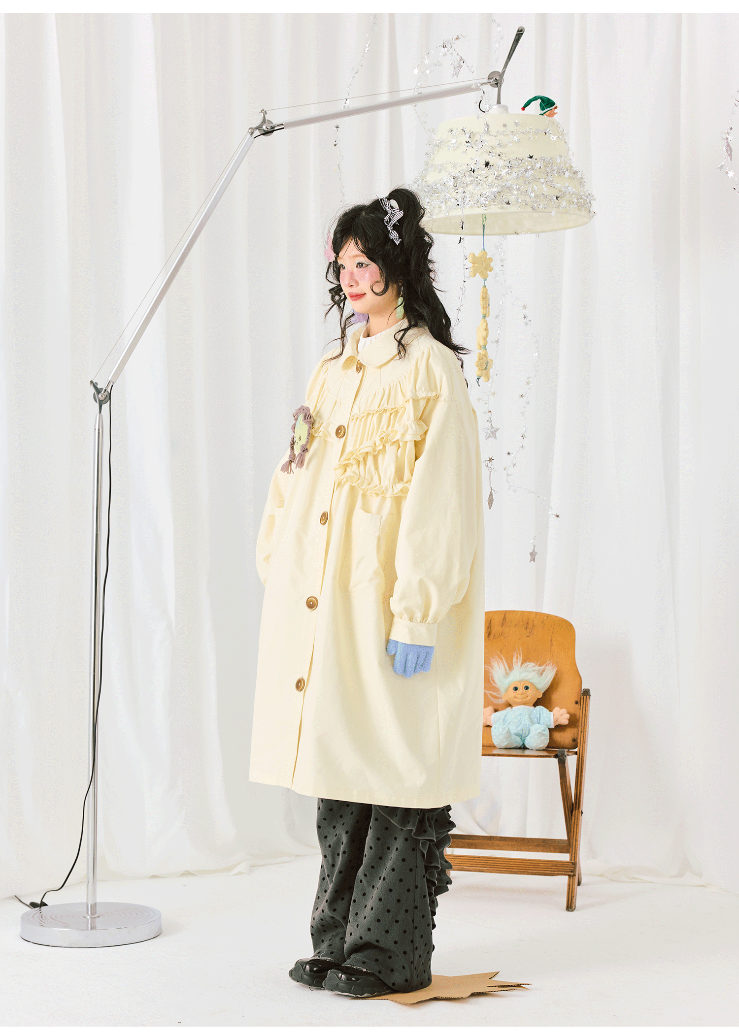 Harajuku-style HELPHELP yellow trench coat with pleated details and a Peter Pan collar for a cute and elegant look.