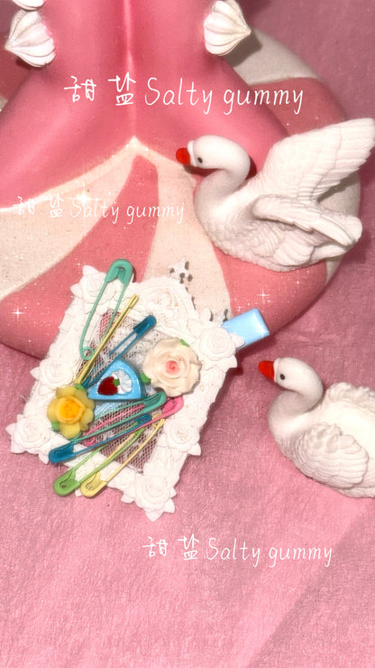 Salty Gummy - Y2K Vintage Ornate Photo Album Hair Clip hair clip Salty Gummy