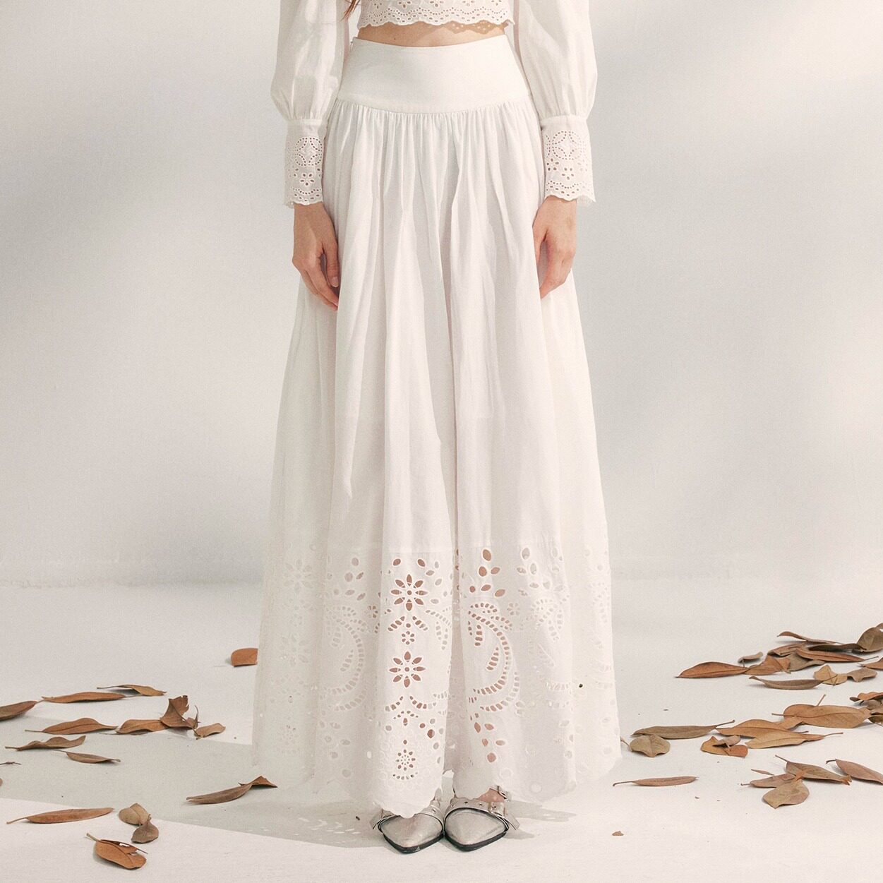 YZZI HE - Lily of the Valley Embroidered Two-Piece Set set YZZI HE