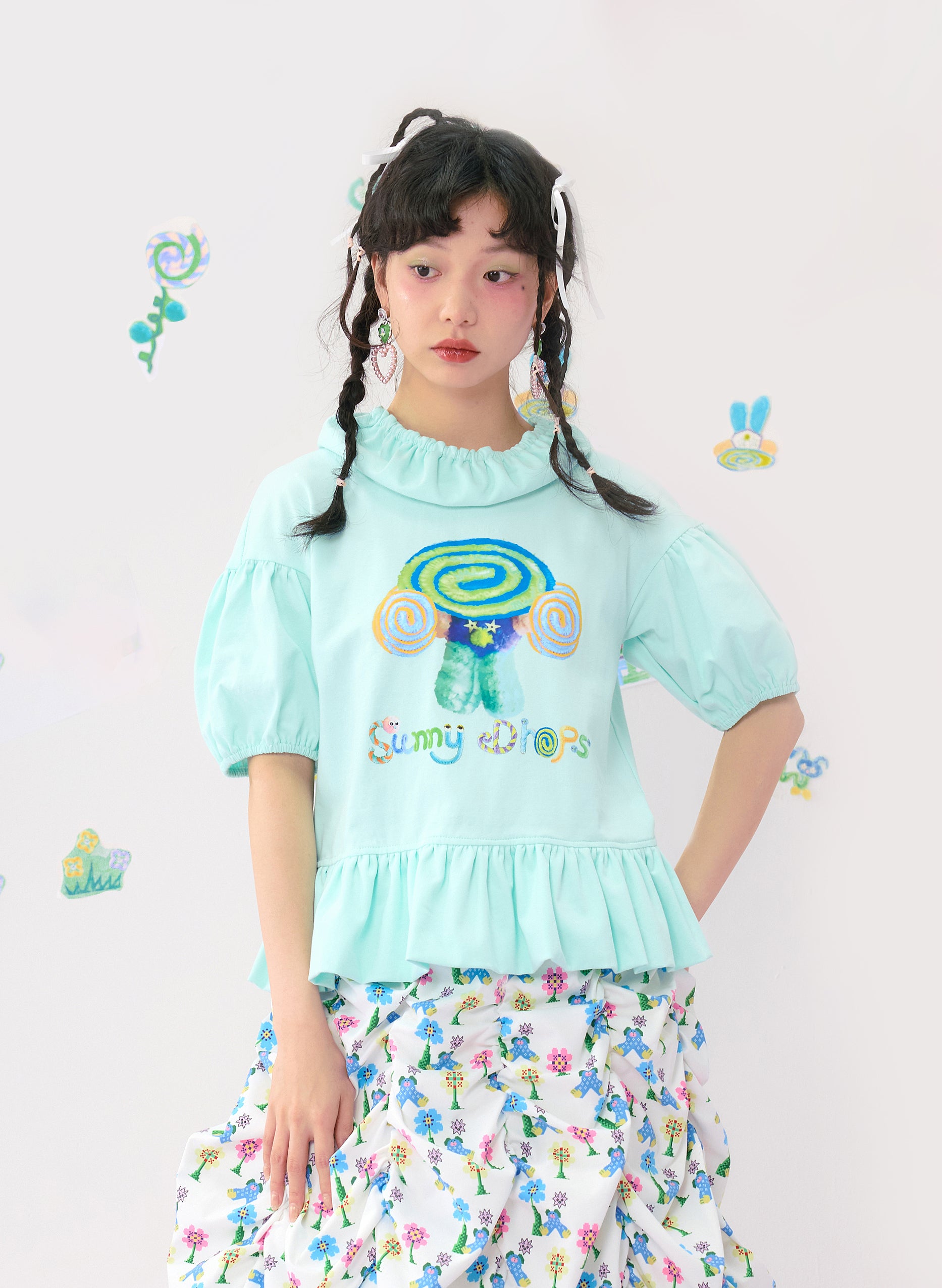 HELPHELP Alien Club mint green puff sleeve cropped t-shirt with a colorful summer print, perfect for adding a playful touch to your wardrobe.