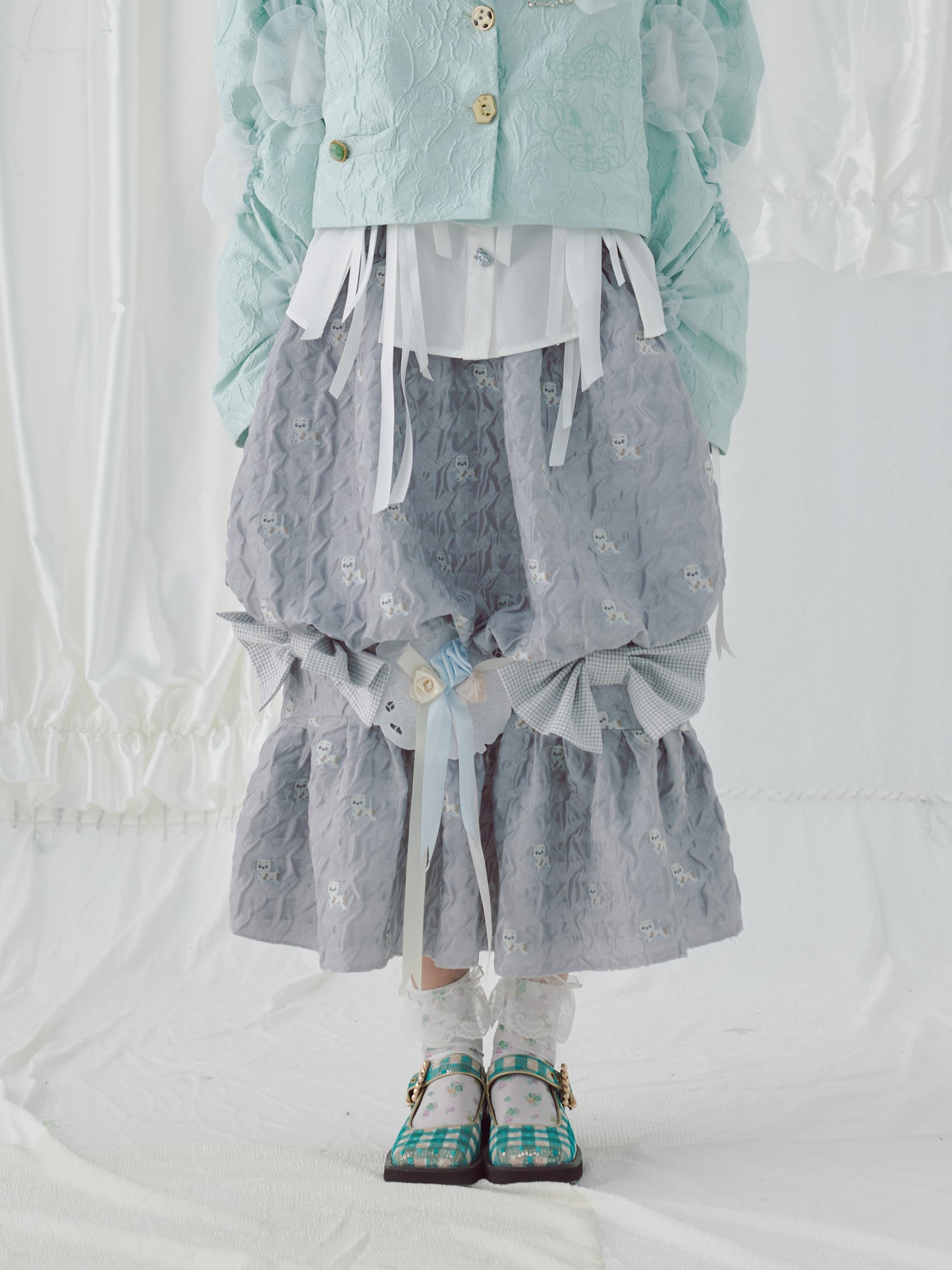 HelpHelp Harajuku style double-layered cake skirt with a bow placemat design, featuring a fluffy petticoat for the perfect voluminous and kawaii silhouette.