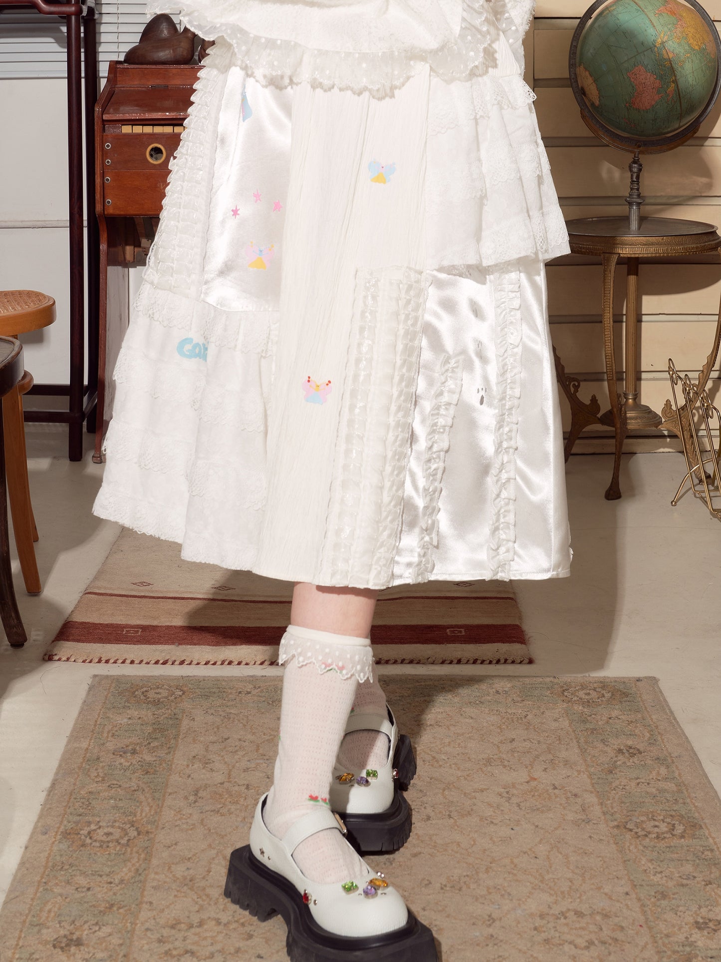 Harajuku style HELPHELP printed patchwork lace satin cute versatile white skirt, combining playful prints and delicate lace for a trendy and feminine look.