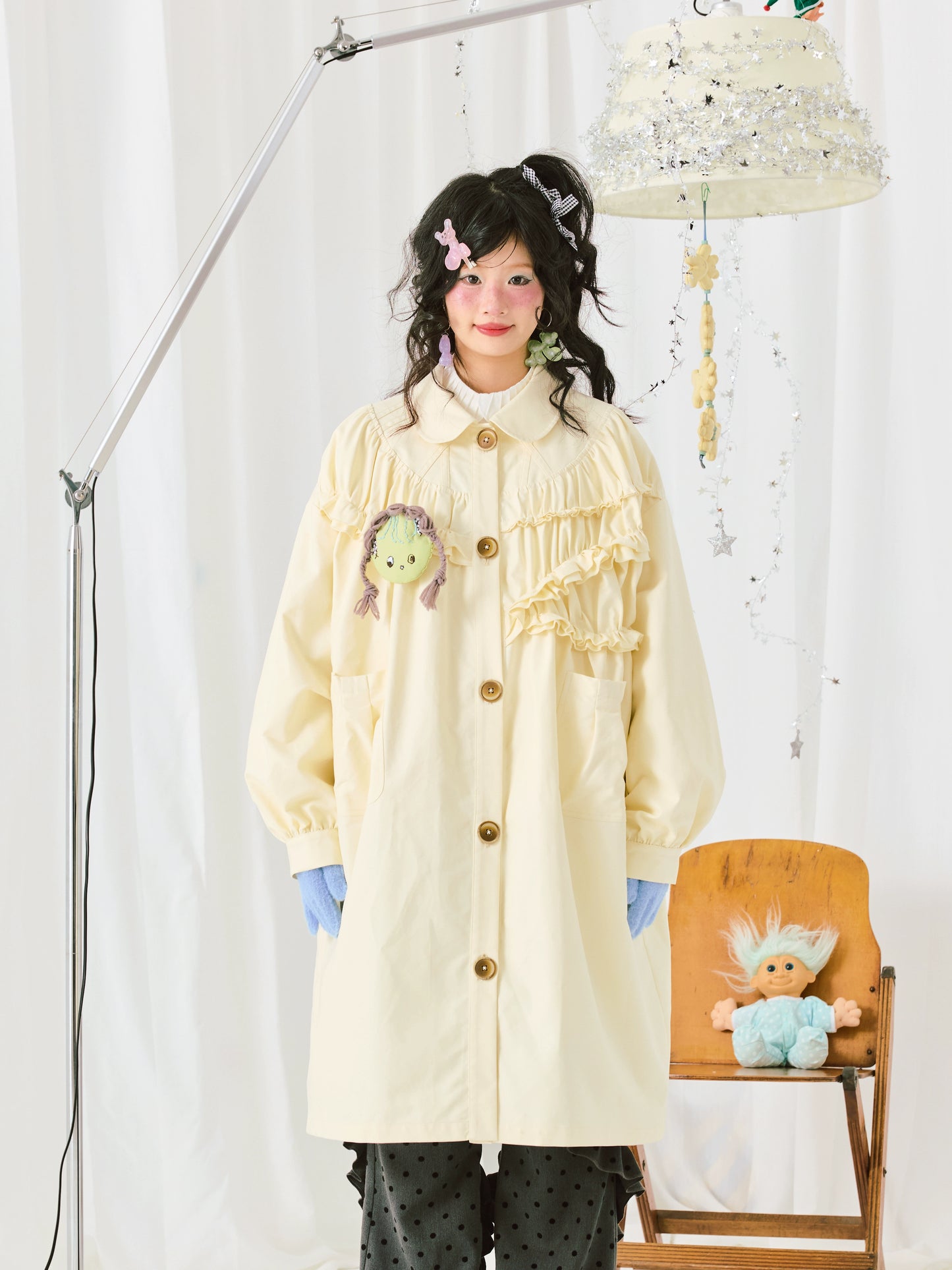 Harajuku-style HELPHELP yellow trench coat with pleated details and a Peter Pan collar for a cute and elegant look.